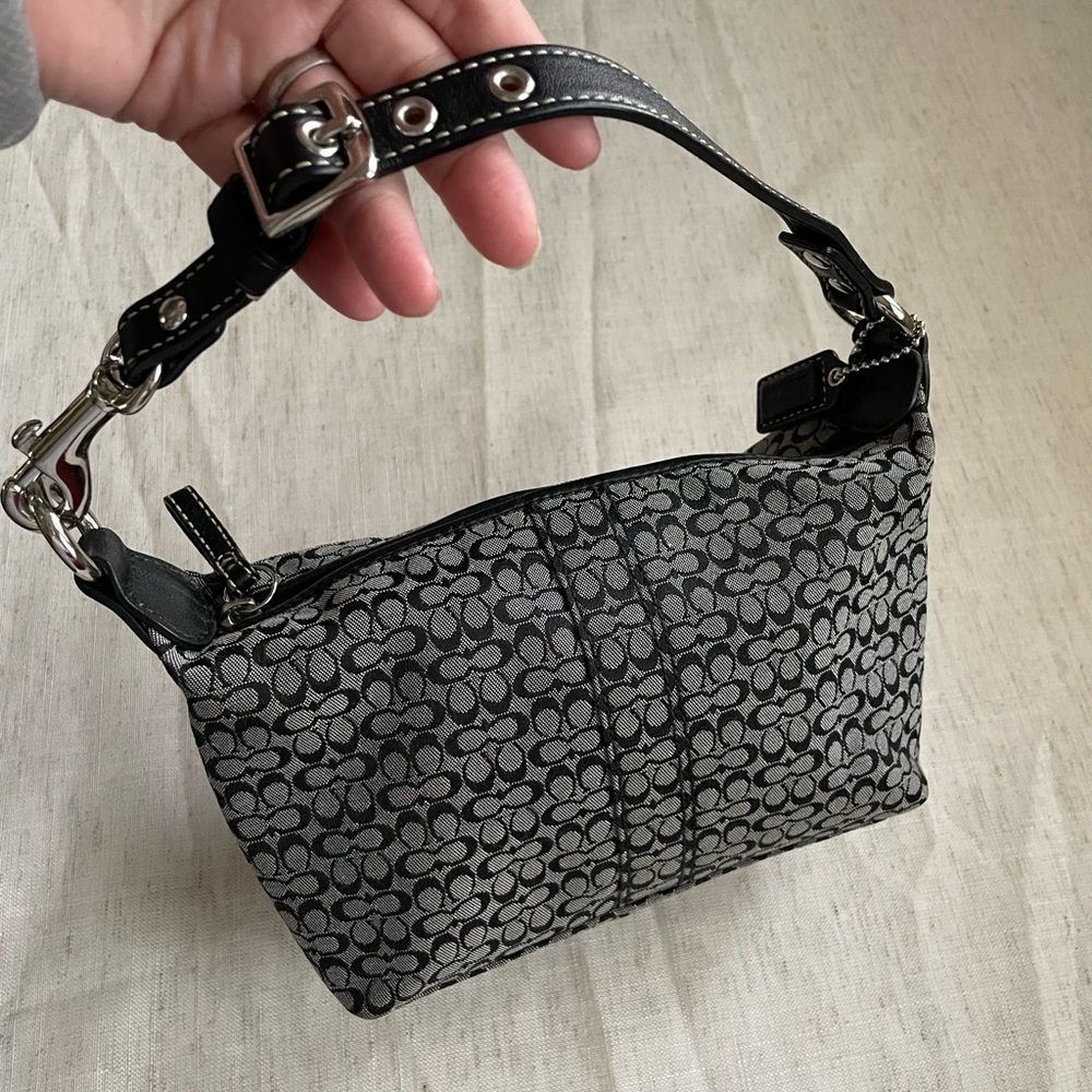 ❌SOLD❌Vintage Coach mini signature pouch bag